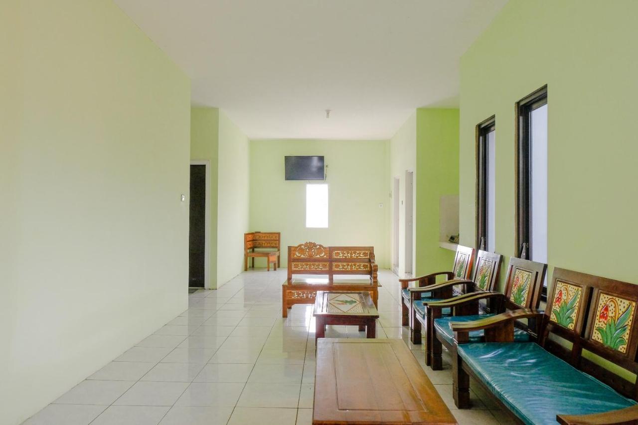 Spot On 2081 Sriwijaya Family Residence Lawang Exterior photo